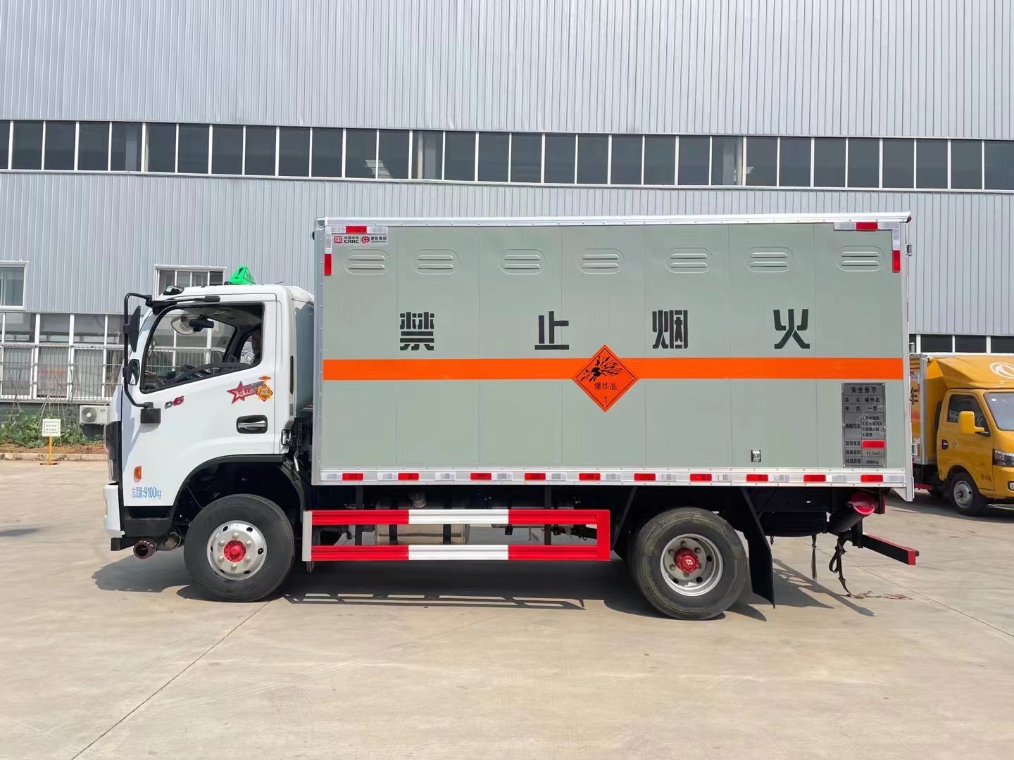 東風(fēng)多利卡5噸爆破器材運(yùn)輸車