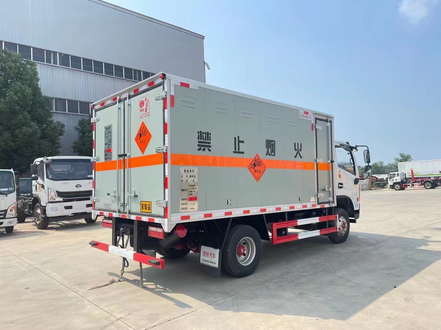 東風(fēng)多利卡5噸爆破器材運(yùn)輸車