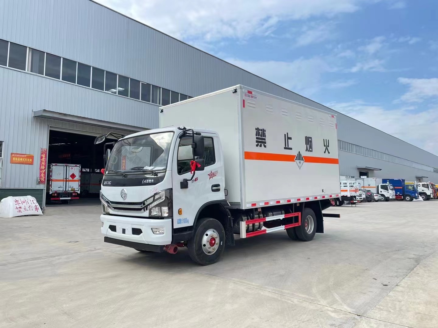 東風(fēng)5噸廢礦物油運(yùn)輸車(chē)