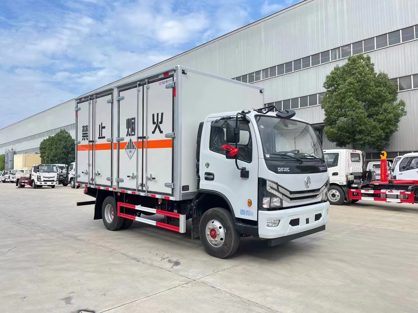 東風(fēng)5噸廢礦物油運(yùn)輸車(chē)