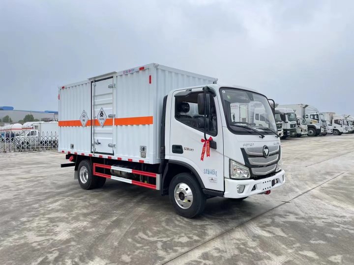 福田歐馬可4.2米藍(lán)牌毒性和感染性物品廂式運(yùn)輸車(chē)